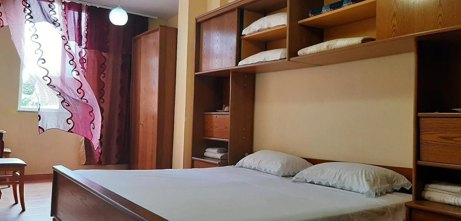 Enki'S Guesthouse تيرانا بيت ضيافة